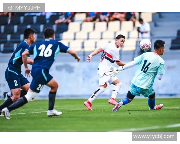 足球明星亲临现场为儿子精彩表演加油助威感动全场观众